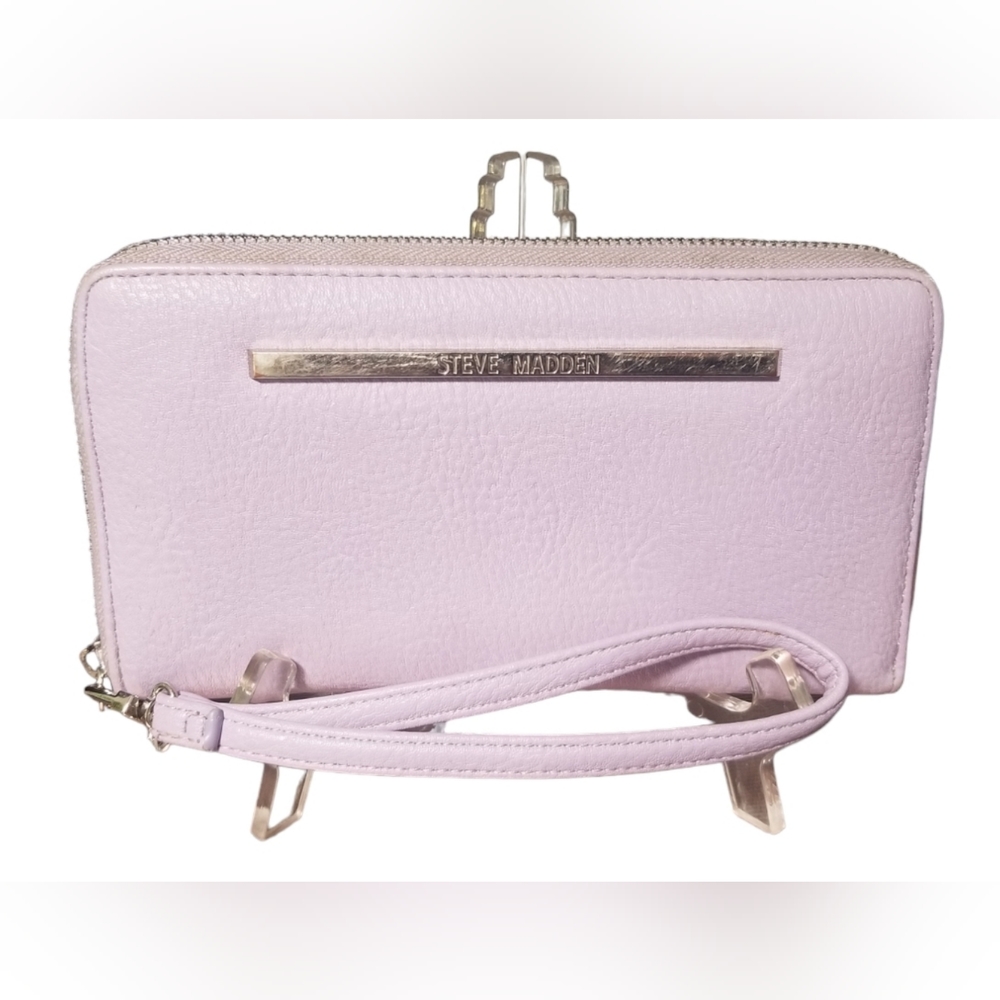 Steve Madden Lavender Wristlet